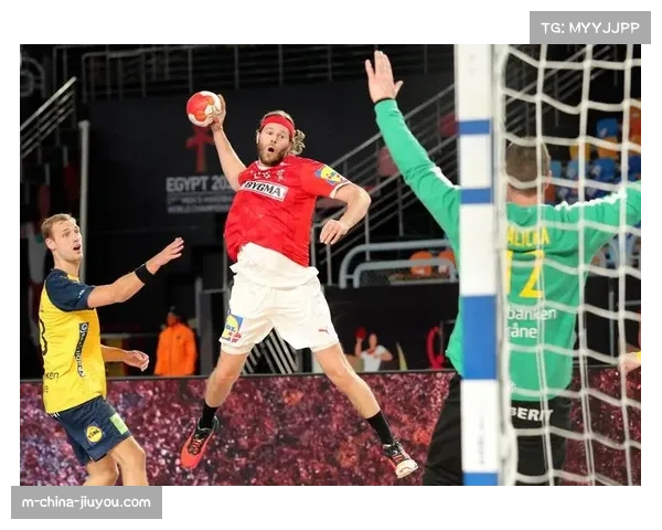 NCAA球队利用球员位置灵活性创造战术优势